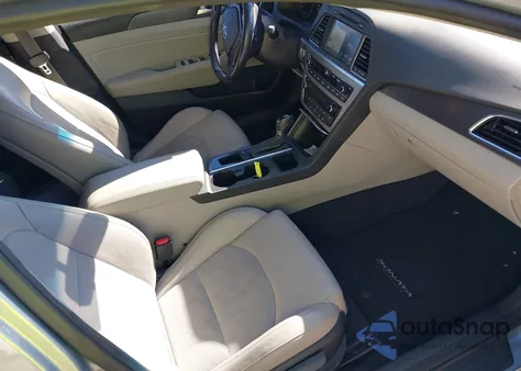 2015 Hyundai Sonata Sport z USA, uszkodzony, nr VIN 5NPE34AF5FH095027